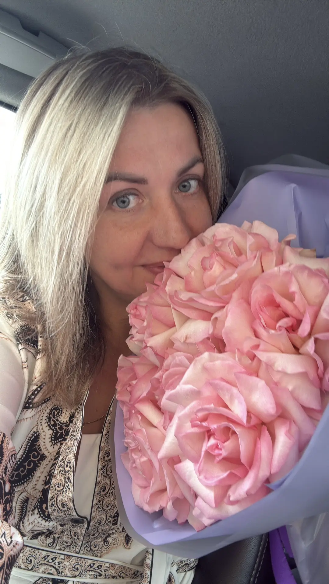Помните, да? На день рождения детей Ванечка дарит цветы мне 💕 ну и подарочек для мамы ☺️