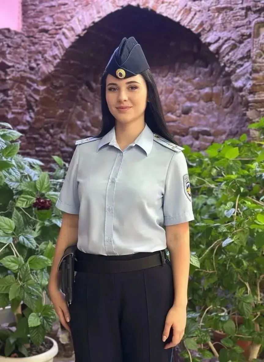 👮‍♂️ Хорошей и продуктивной недели всем жителям и гостям полуострова желает сотрудник ...
