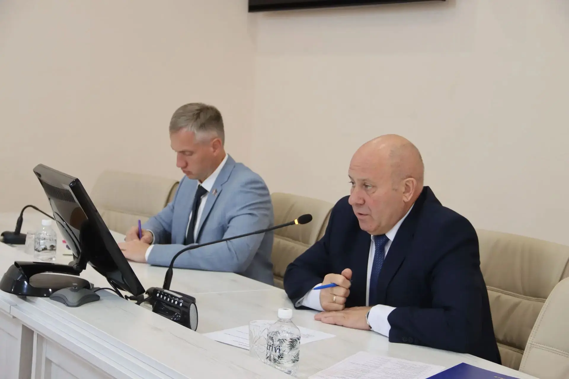 Провел последнее аппаратное совещание в должности Мэра города Хабаровска. На повестке д...