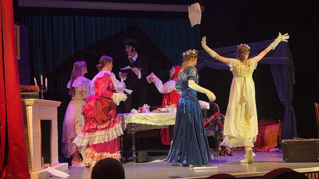 Финал «Живой сцены» — выступление состоялось! 🎭  Ученики 11 «Т» класса уже выступили на сцене ДДТ «Т