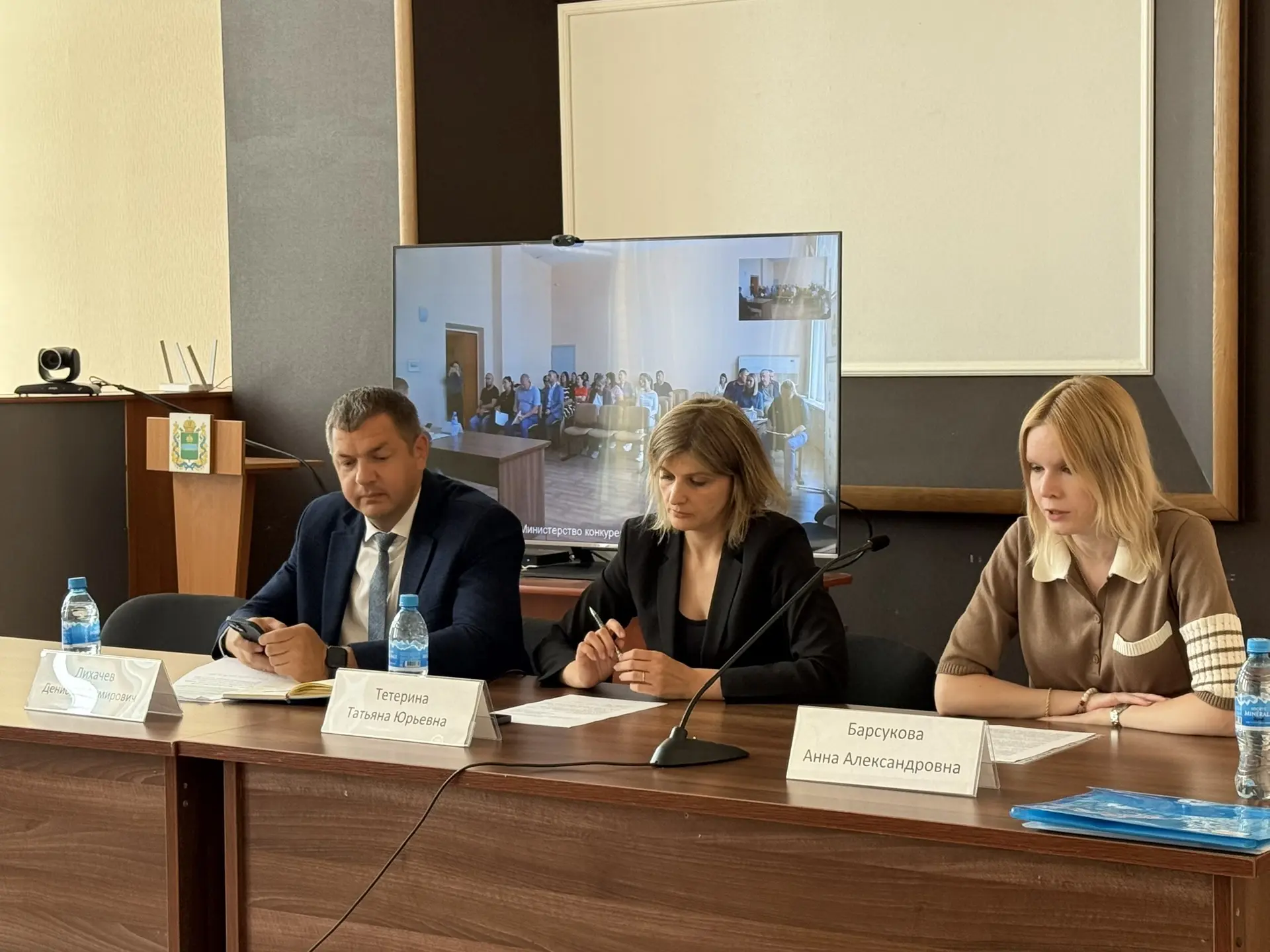 Сегодня состоялись публичные обсуждения с представителями управляющих организаций по во...