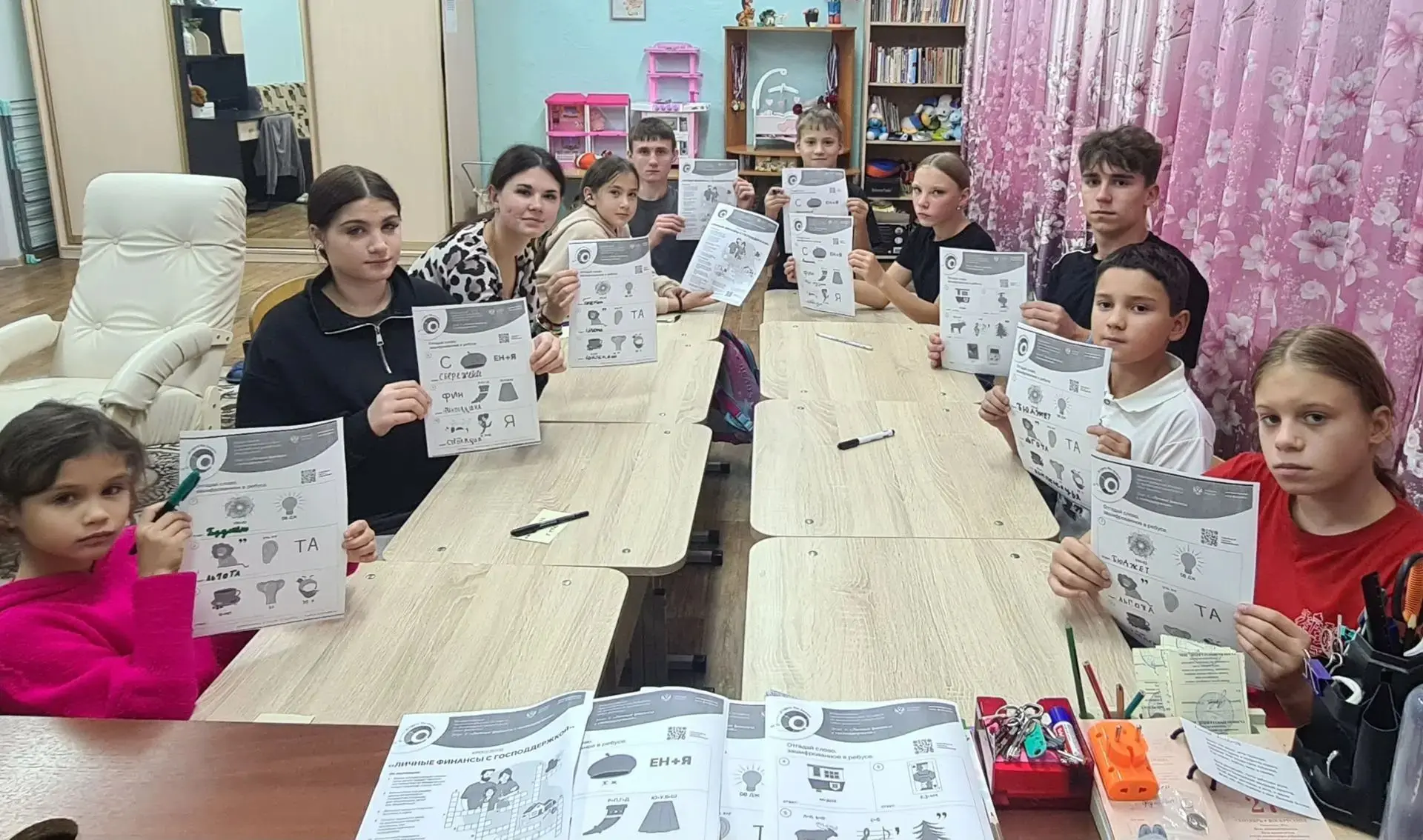 Воспитатель группы "Колибри" Марина Анатольевна провела для детей занятие, используя ре...
