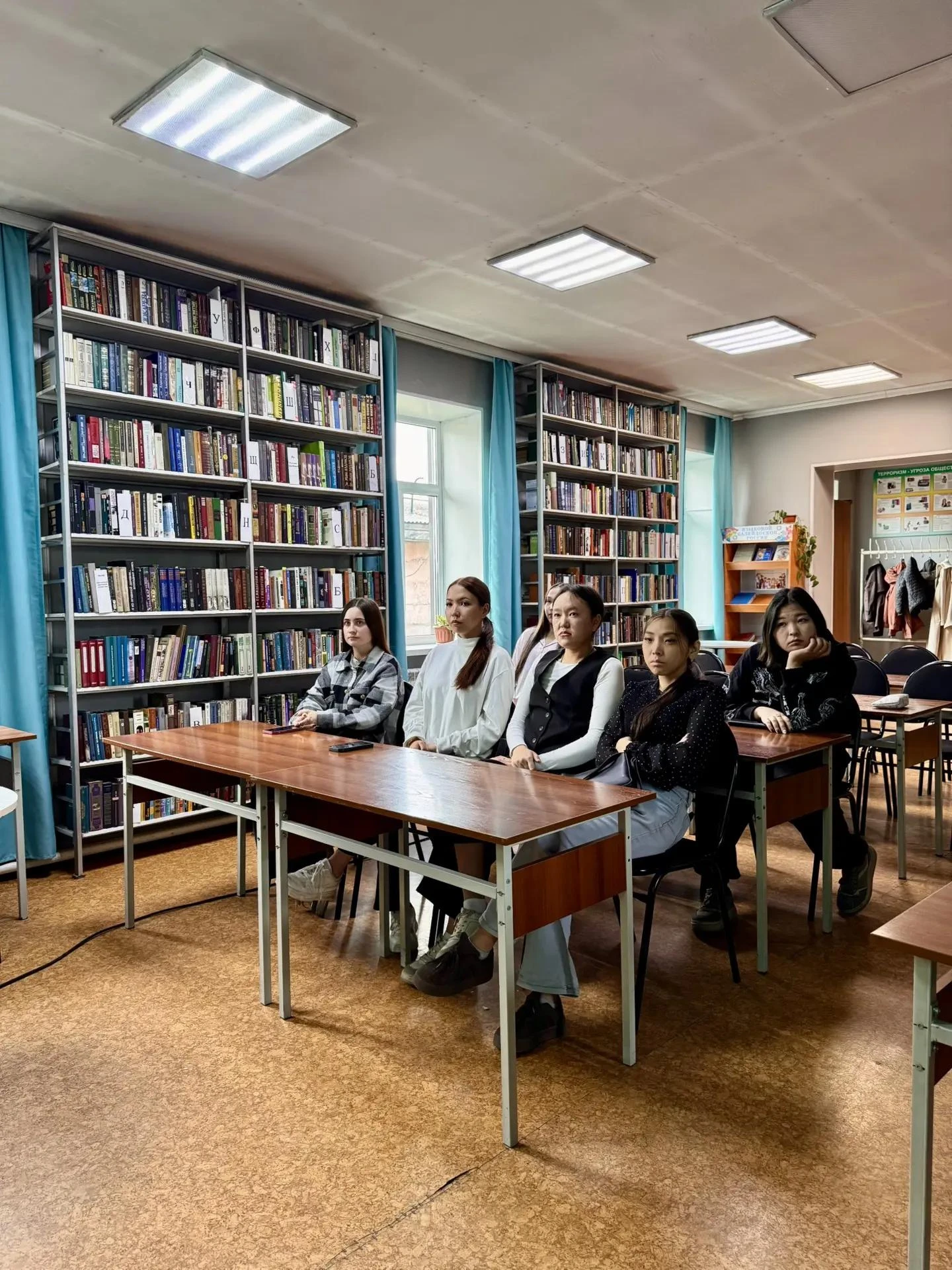 👪В универсальном читальном зале Национальной библиотеки Тувы прошёл информационный час...