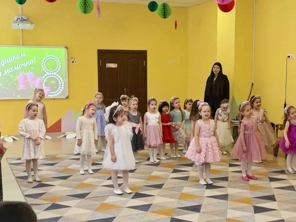 В преддверии праздника Весны, воспитанники средней группы "Семицветики" дошкольного отделения "Солны