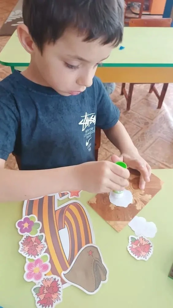 Занятие в старшей группе по аппликации✂️