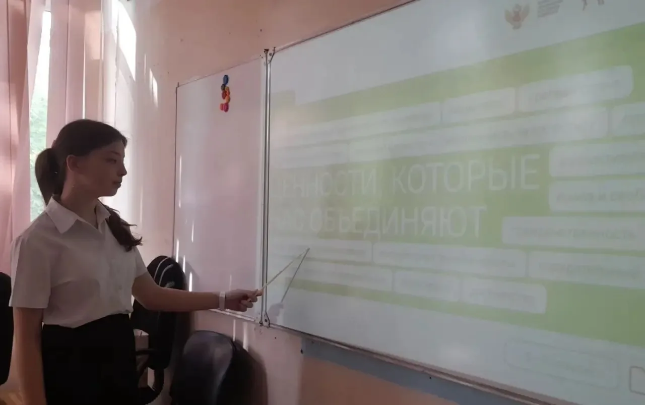 🇷🇺 О главном на понедельник: «Разговоры о важном» и торжественная линейка в МОУ СОШ № 12  Новая учеб