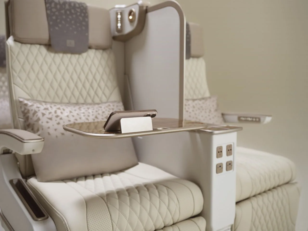 Emirates анонсировала первый в мире эконом-класс с персональными ширмами