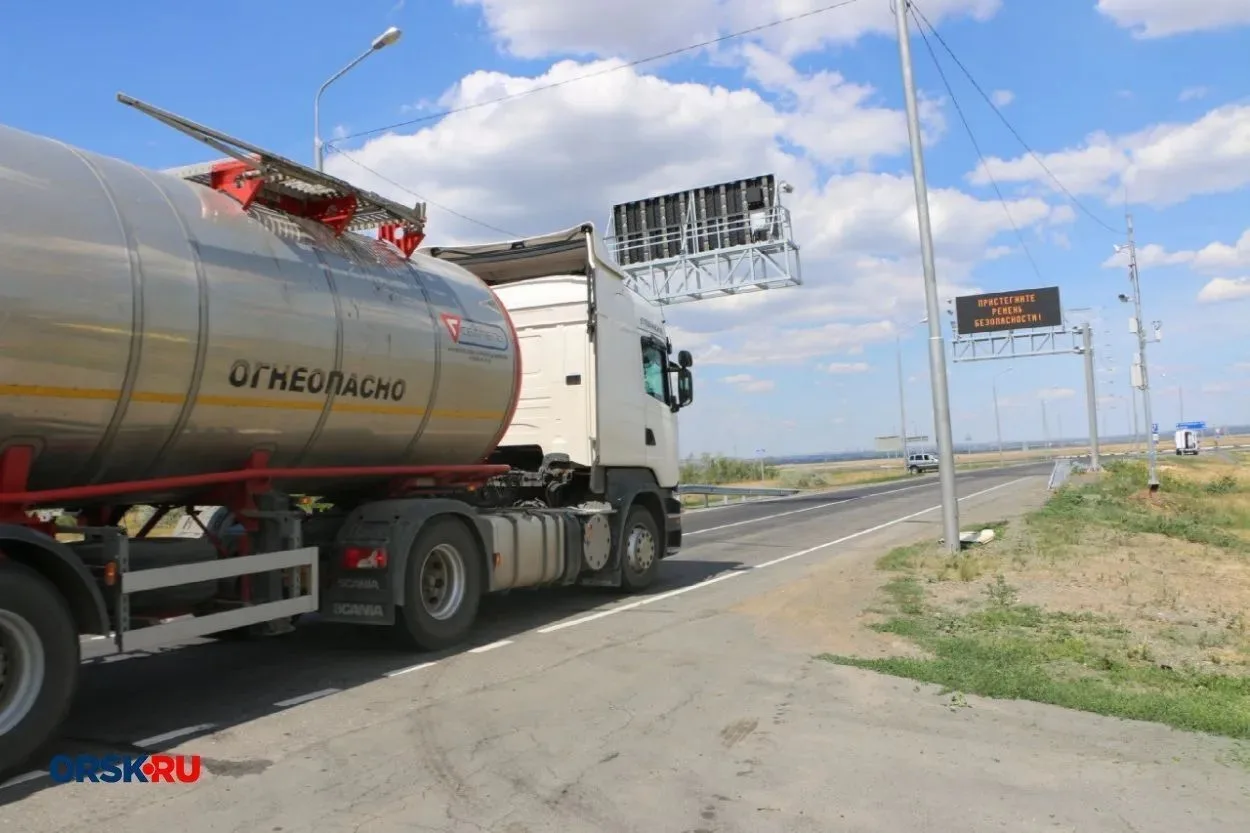 ☀️Из-за жары в Оренбургской области ограничили движение большегрузов: в какие часы дейс...