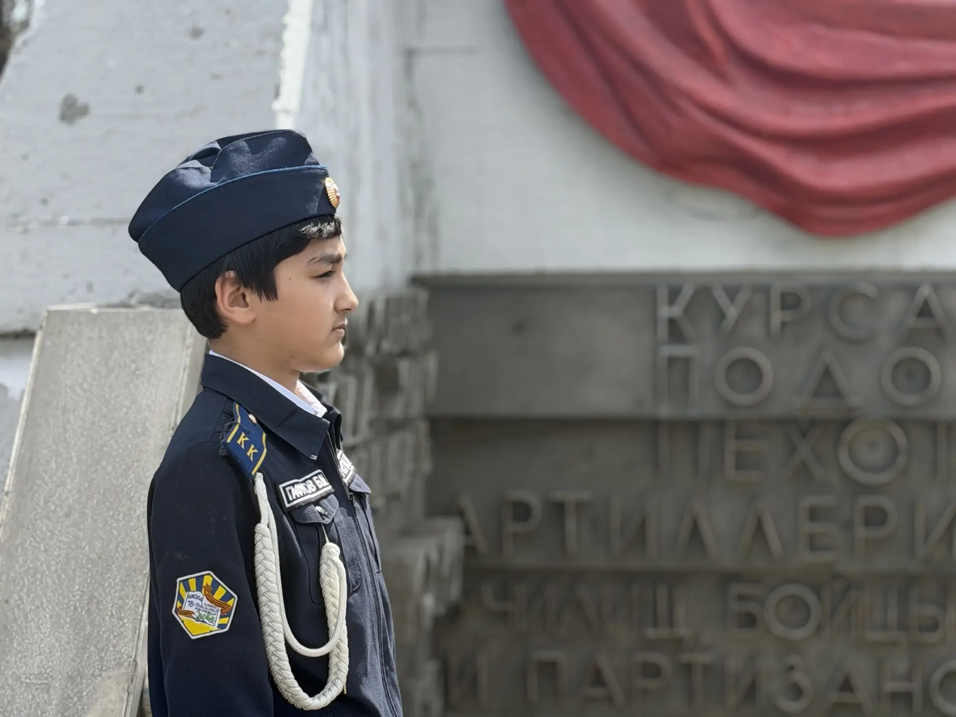 🇷🇺 ПЕРВЫЙ ДЕНЬ ВАХТЫ ПАМЯТИ: ШКОЛА № 18 ИМЕНИ ПОДОЛЬСКИХ КУРСАНТОВ ВСТУПАЕТ В МАРАФОН «НАСЛЕДНИКИ ПО