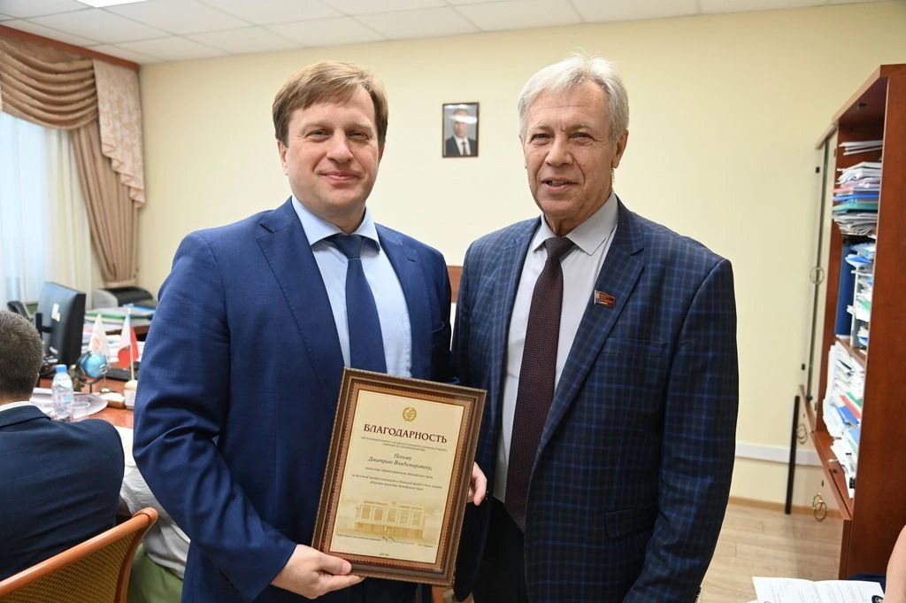 🏥 Депутаты АКЗС поздравляют медицинских работников региона накануне профессионального праздника
 
В