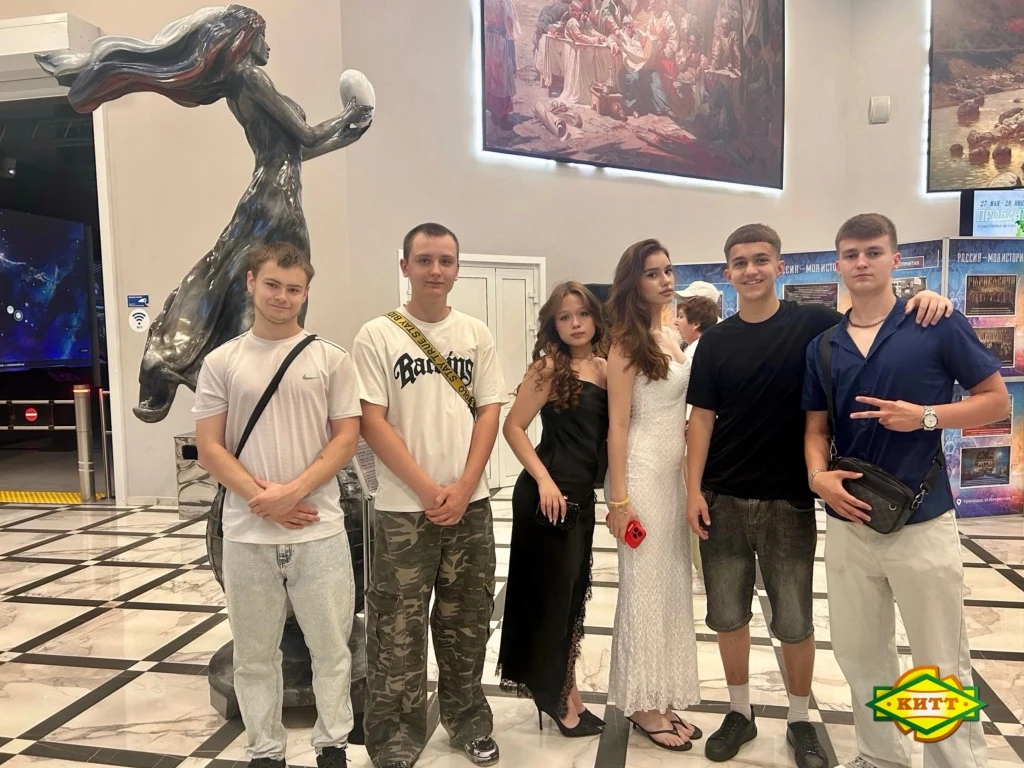 🗓️ В День России, 12 июня, наши студенты в сопровождении Азарко Ирины Александровны посетили меропр