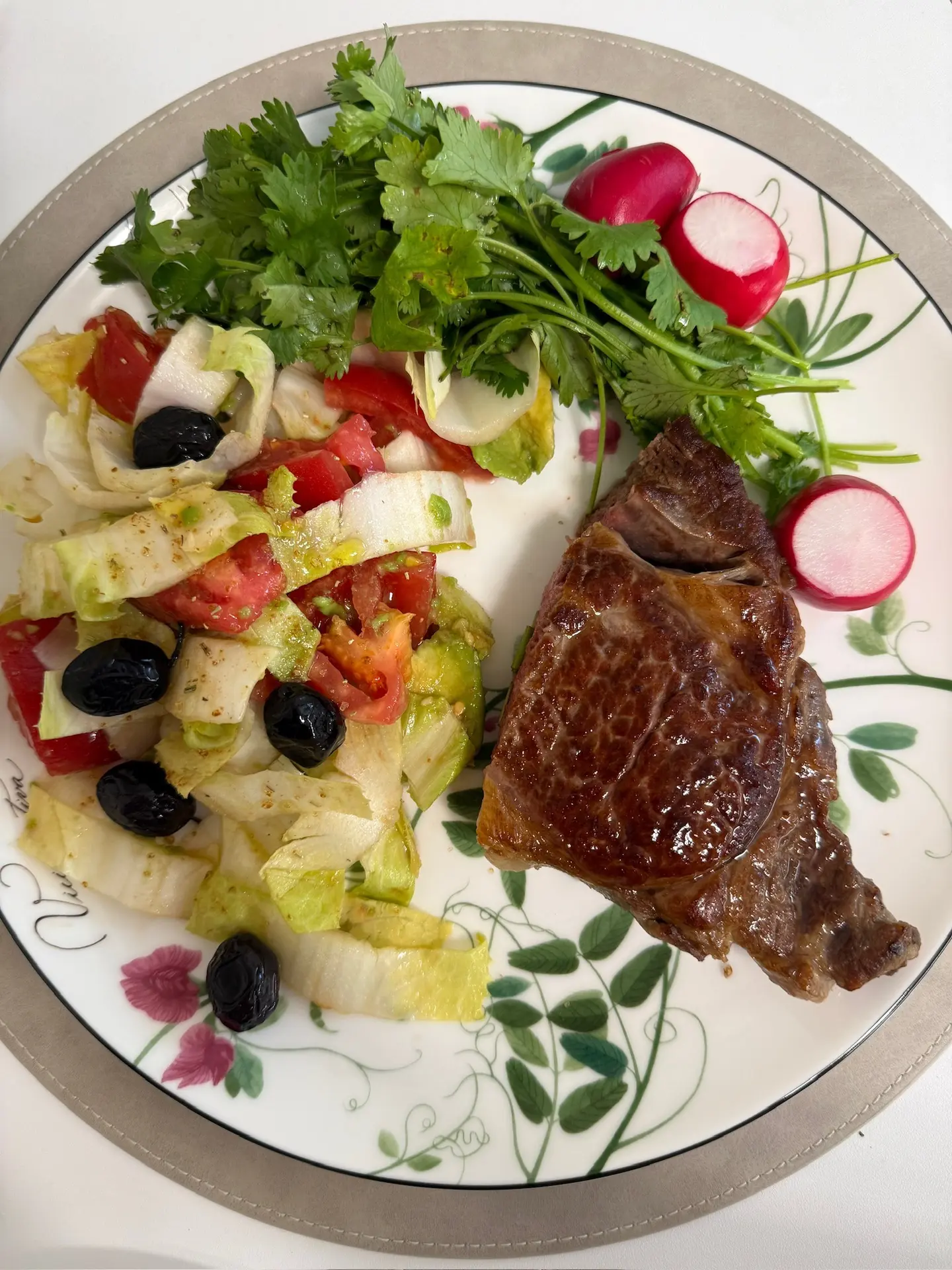 ПОЛЕЗНЫЙ ОБЕД 🥗🥩

Мои хорошие, питание это фундамент нашего здоровья и красивого, сильного тела ✅ 