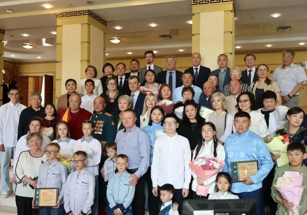 🏆 Названы лучшие семьи Бурятии  Сегодня в Правительстве республики наградили победителей регионально