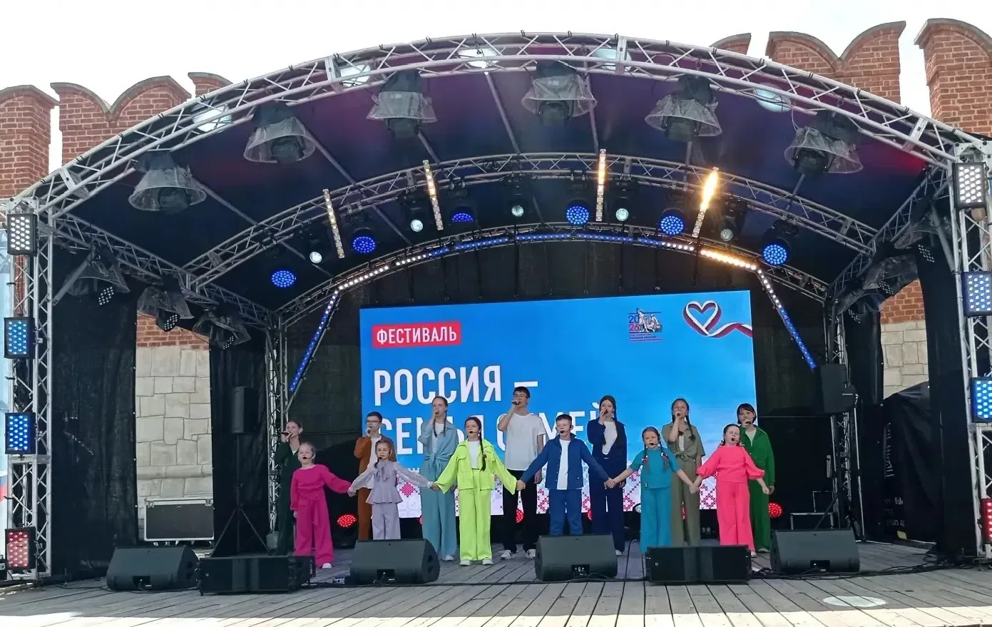 С Днем Росии🇷🇺

✅По поручению Губернатора Тульской области Д.В.Миляева образцовая вокальная студия