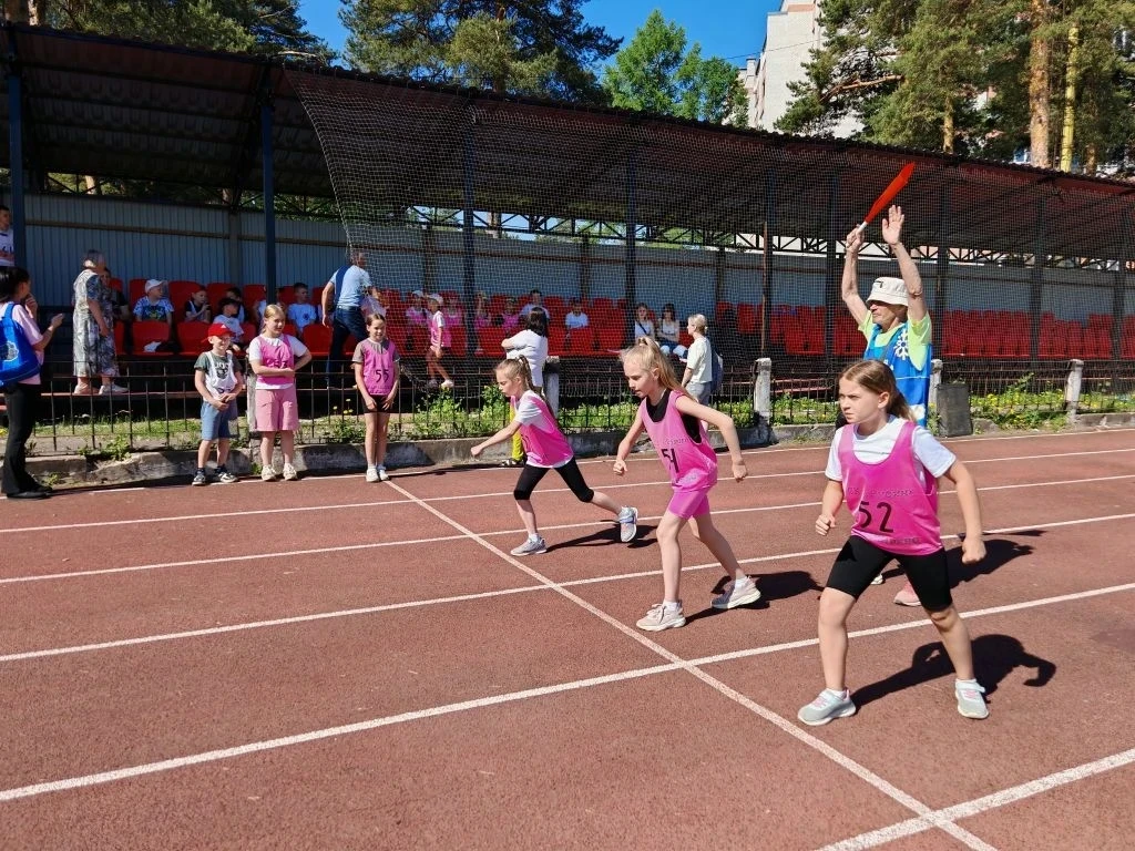 Вчера на стадионе "Рекорд" прошли захватывающие соревнования "Шиповка юных". Наша коман...
