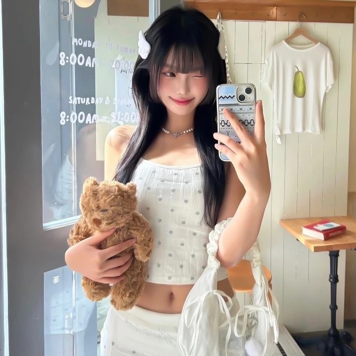 Советики: как найти свой стиль в одежде?
──── ୨୧ ────
⋆.˚🦋༘⋆Разбери гардероб, избавься от с тарных 