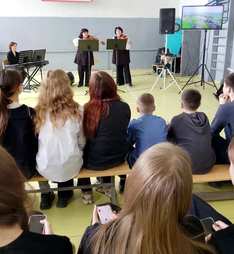 Классика против огня: незабываемый урок в школе! 🔥🎶 27 апреля в нашей школе прошел по-настоящему осо