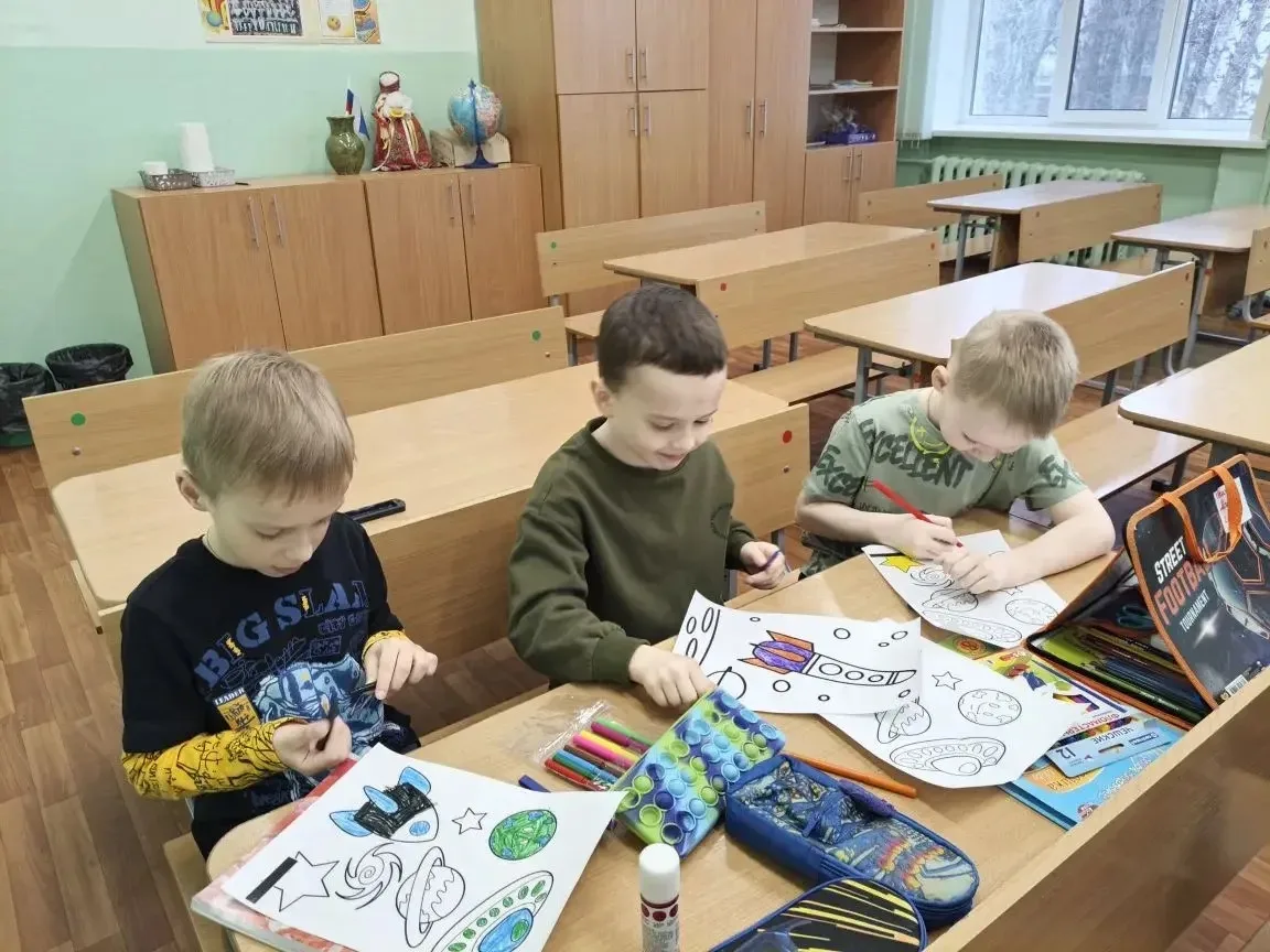 🚀 9 апреля ребята 2Д класса, 2 корпуса (классный руководитель Лазарева Н.П.) отметили 65‑летие перво