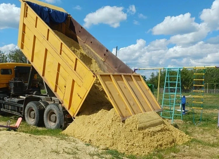 🎡 В Астаховском сельском поселении обновляют детские площадки к летнему сезону  ✅ В рамках реализаци