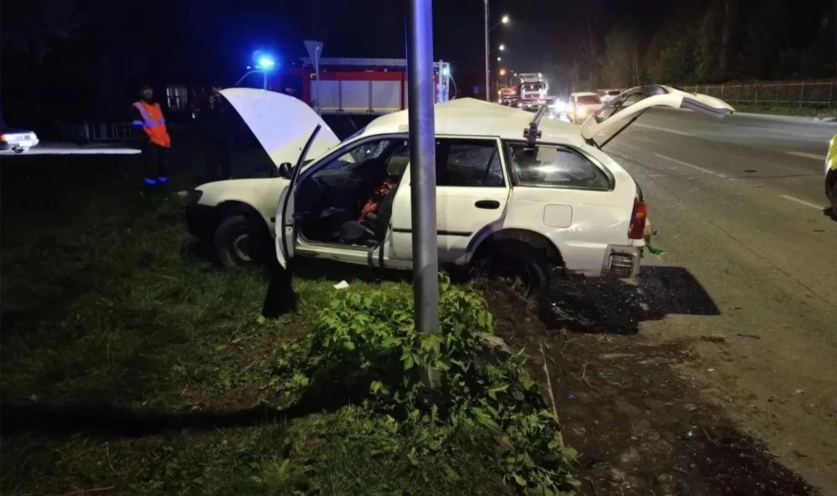 🚗 В Новосибирске в ДТП погиб водитель Toyota Corolla