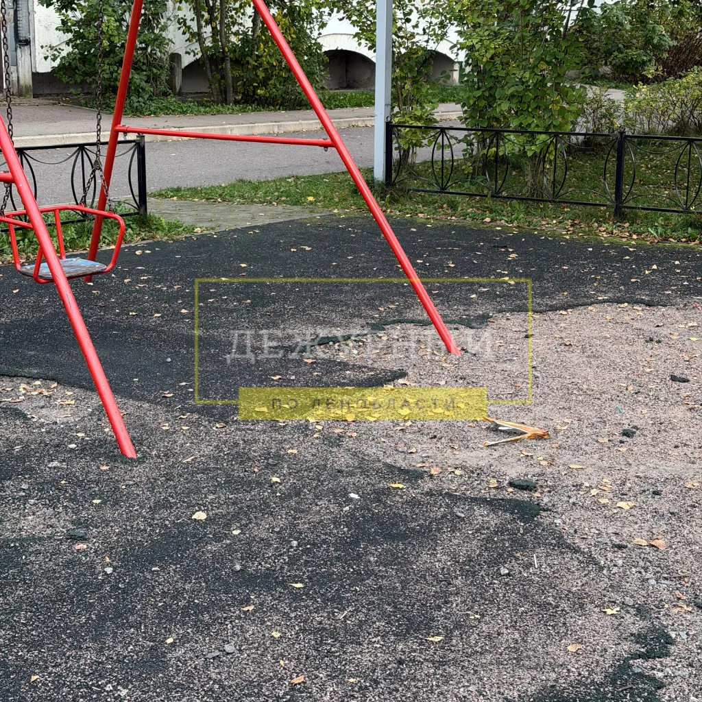 Площадка детская между Проспектом Победы 32 и 35 Выборг. Вот в таком состоянии. Позорище