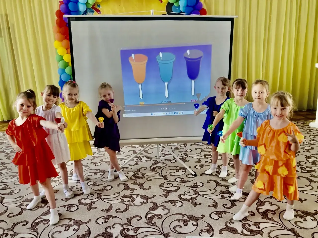 Игра детей на диатонических колокольчиках 🔔 
Наш музыкальный руководитель Николица Ирина Петровна н