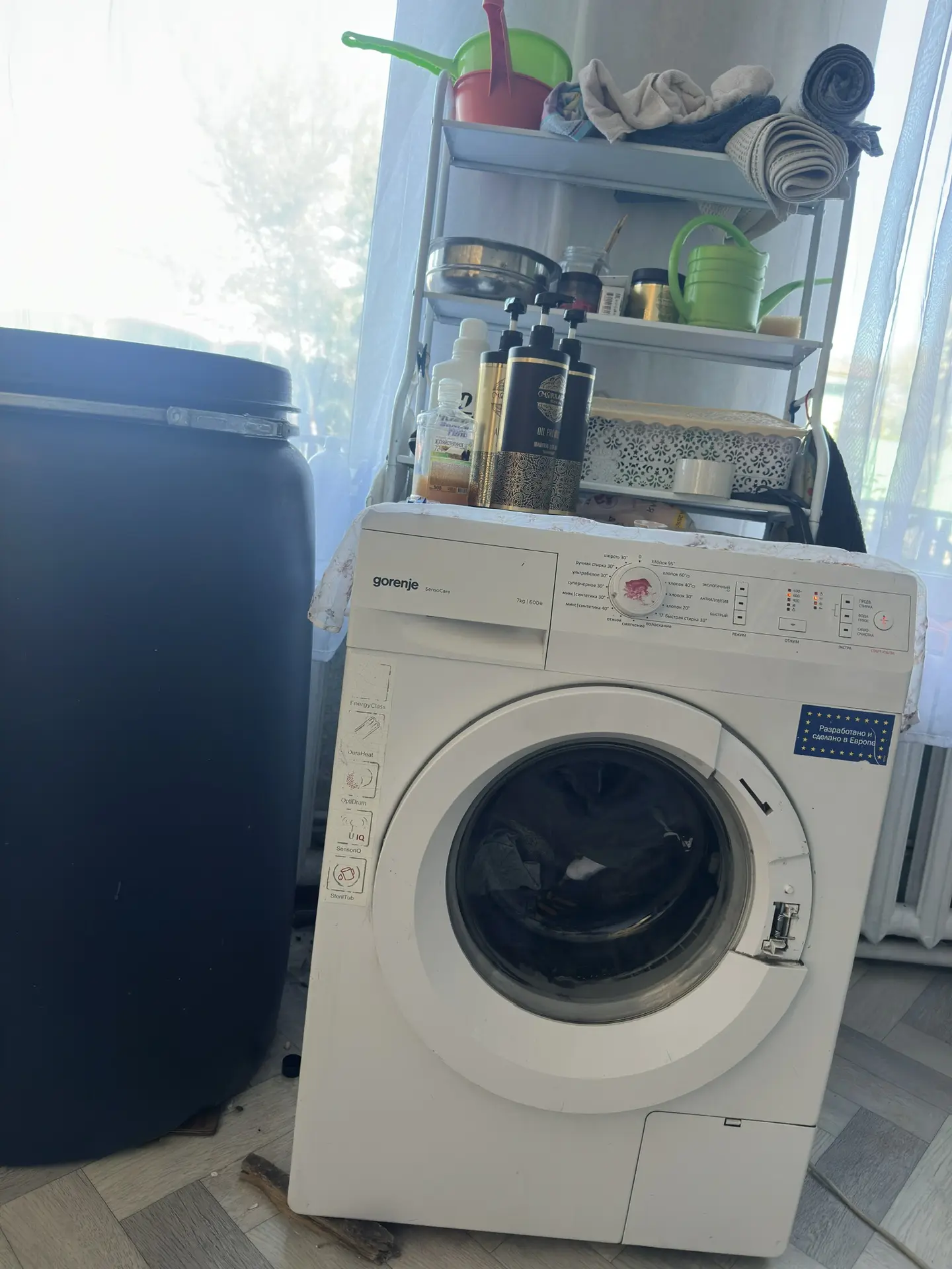 Продам стир машинку с бочкой для воды и полкой отличный  вариант для частного дома. Цен...