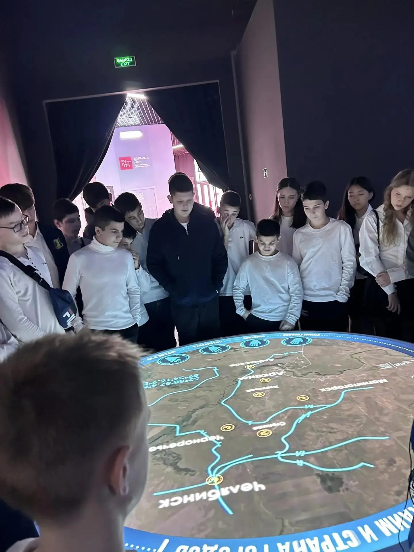 В рамках проекта "Билет в будущее" учащиеся 7А и 7Ф классов посетили экспозицию «Рюриковичи» в истор