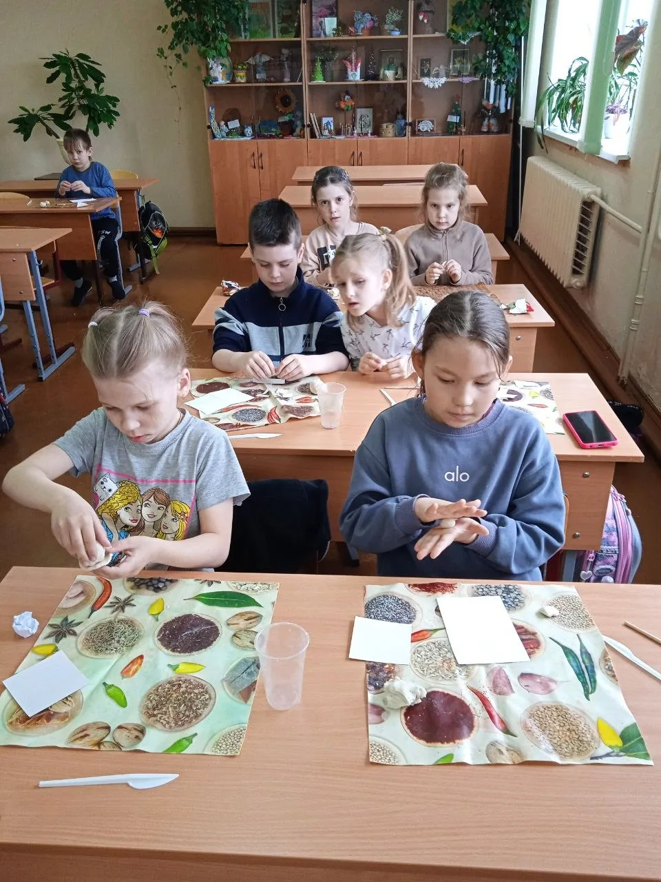 🎨 Сегодня на занятии творческого объединения «Игрушечка» ребята провели время за увлекательным и тво