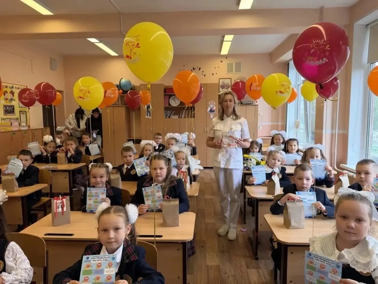 🦷🏫«Уроки здоровых зубов»: стоматологи поздравили школьников с Днем знаний