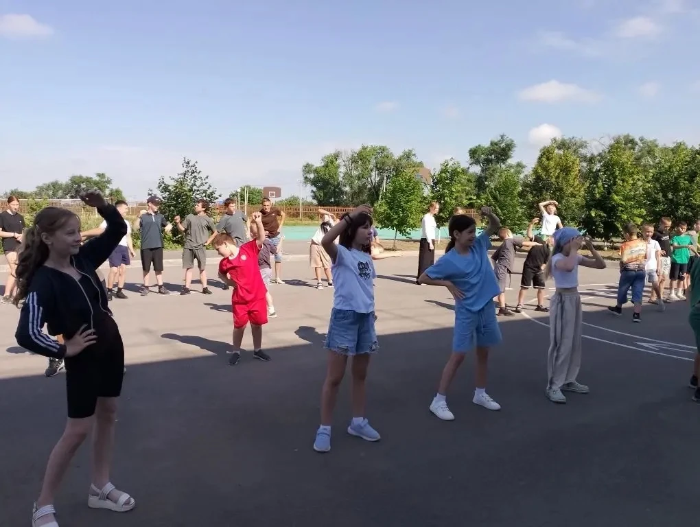 🌞 Лето в разгаре, и мы все хотим, чтобы дети наслаждались каждым днём. Но жара таит опасности, о ко