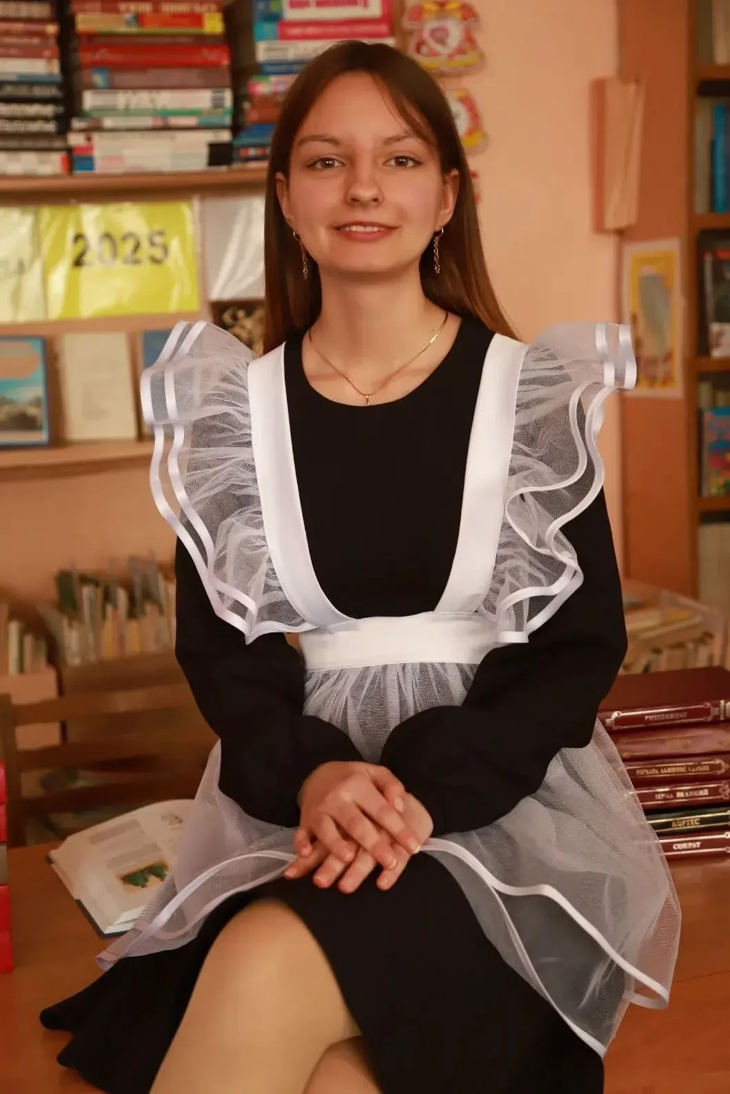 Гордимся нашей выпускницей! 
Демина Карина, окончившая 11 класс, удостоена медали «За особые успехи 