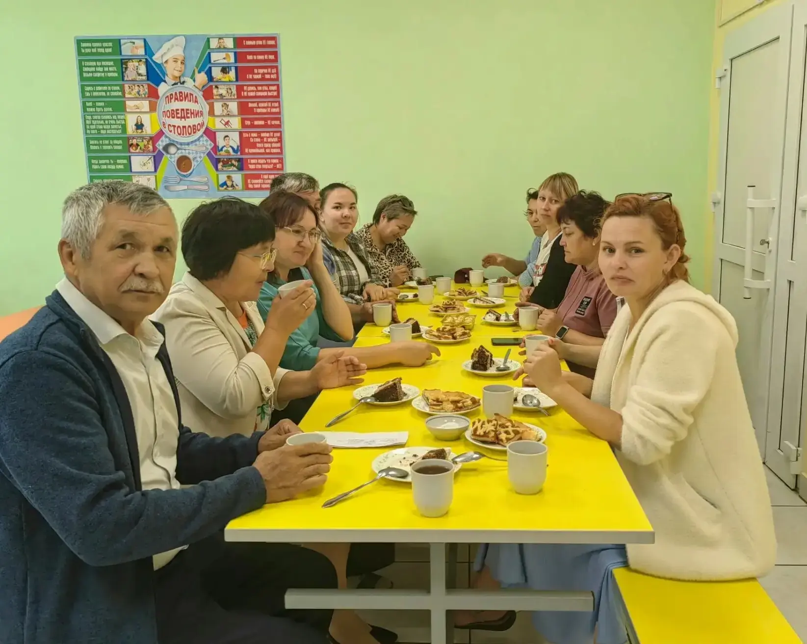 🌸🎉Сегодня, 22 июня, в МБОУ СОШ им.Бекетова В.С.д.Воскресенское поздравили юбиляров: учителя русско