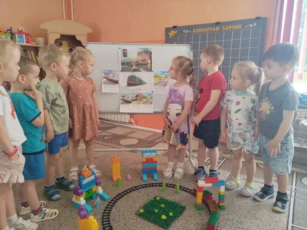 🚸 «Уступи дорогу!» — месячник по безопасности на железной дороге 🚂

Наш детский сад принимает учас