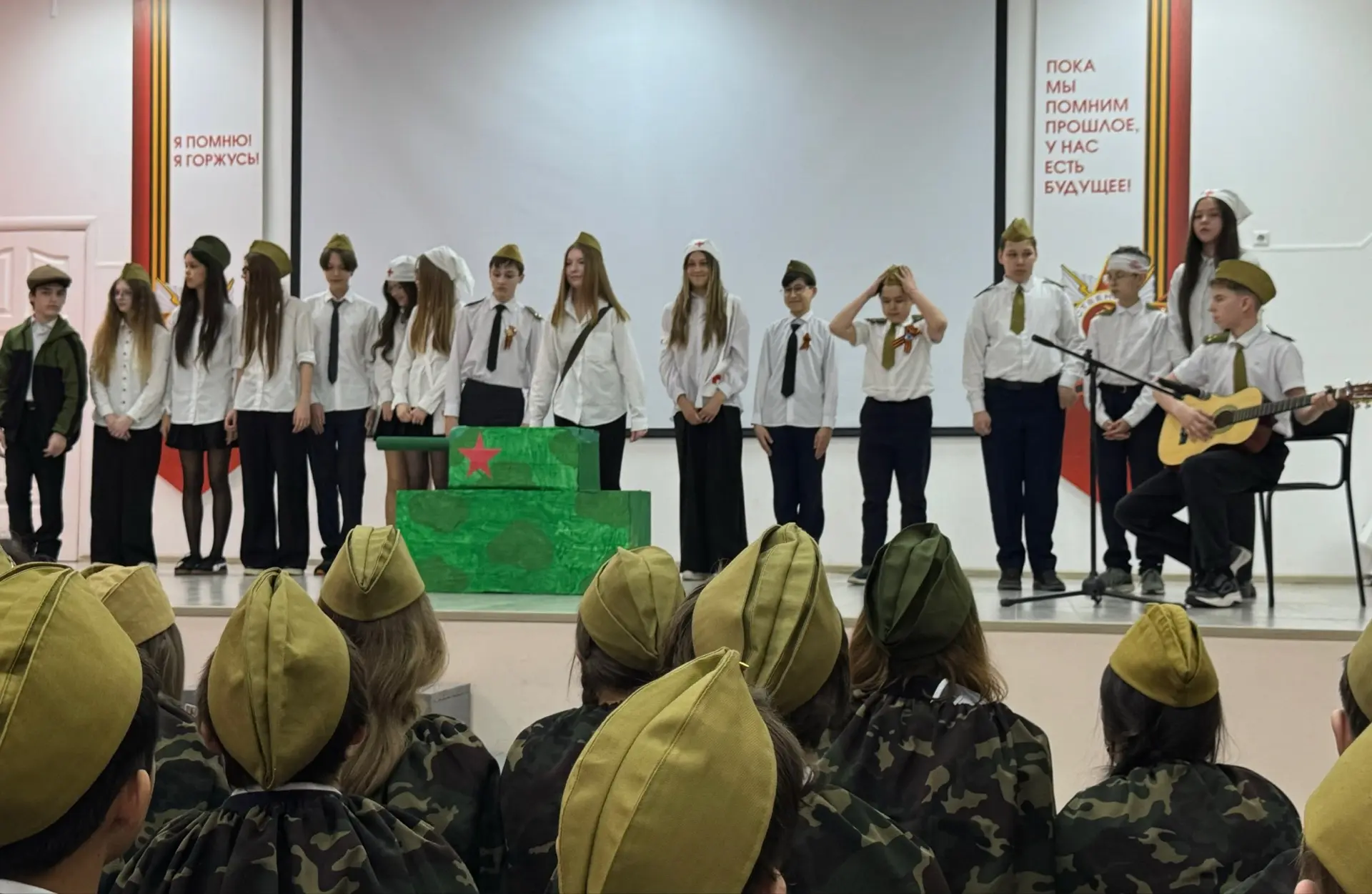 🎶✨ День 2. Фестиваль военно‑патриотической песни      «Победный май» ✨🎶  Сегодня в гимназии учащиеся