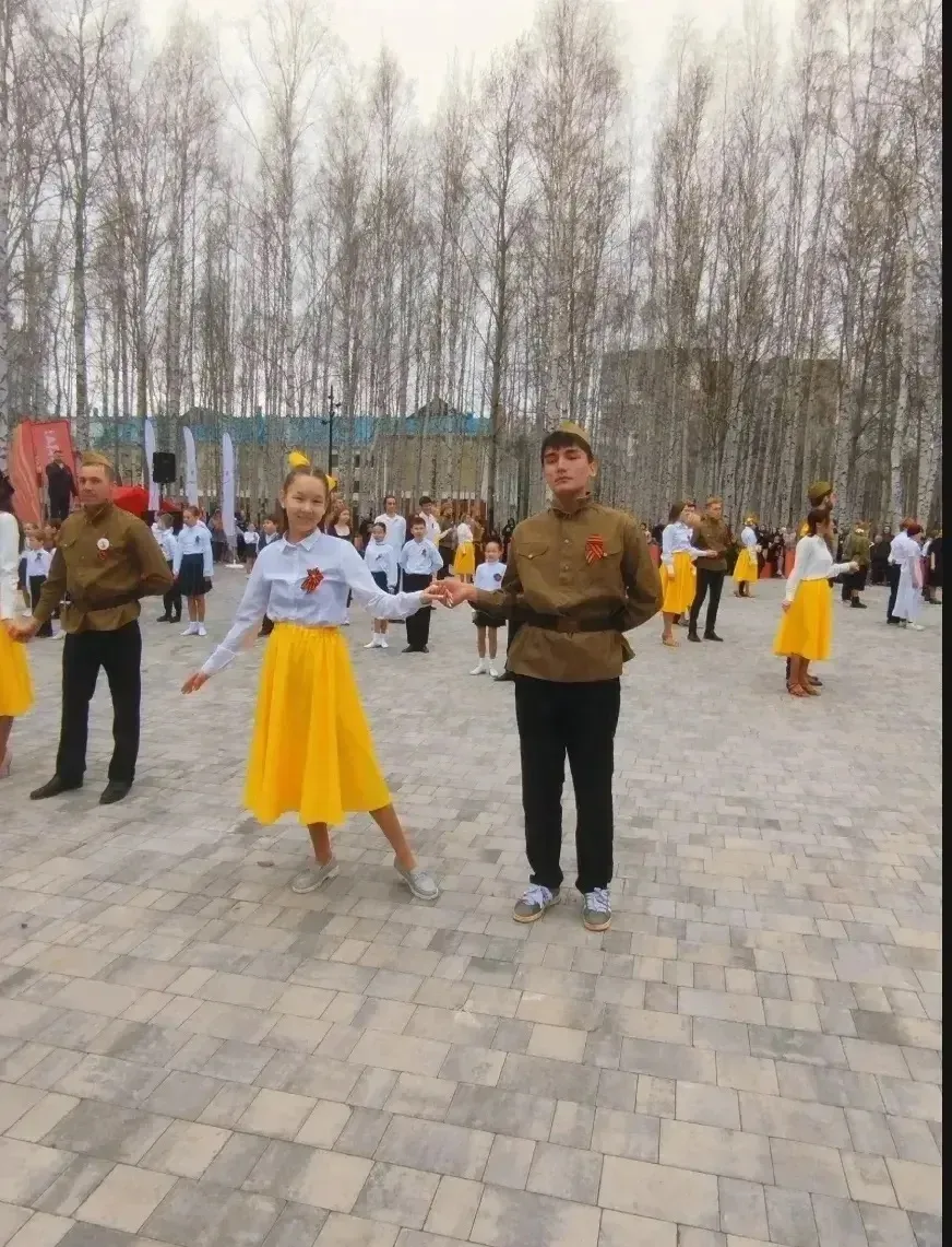 ⚡️Фахрутдинова Аделина и Асрокулов Файзали, обучающиеся 8А класса, приняли участие в "Вальсе Победы"
