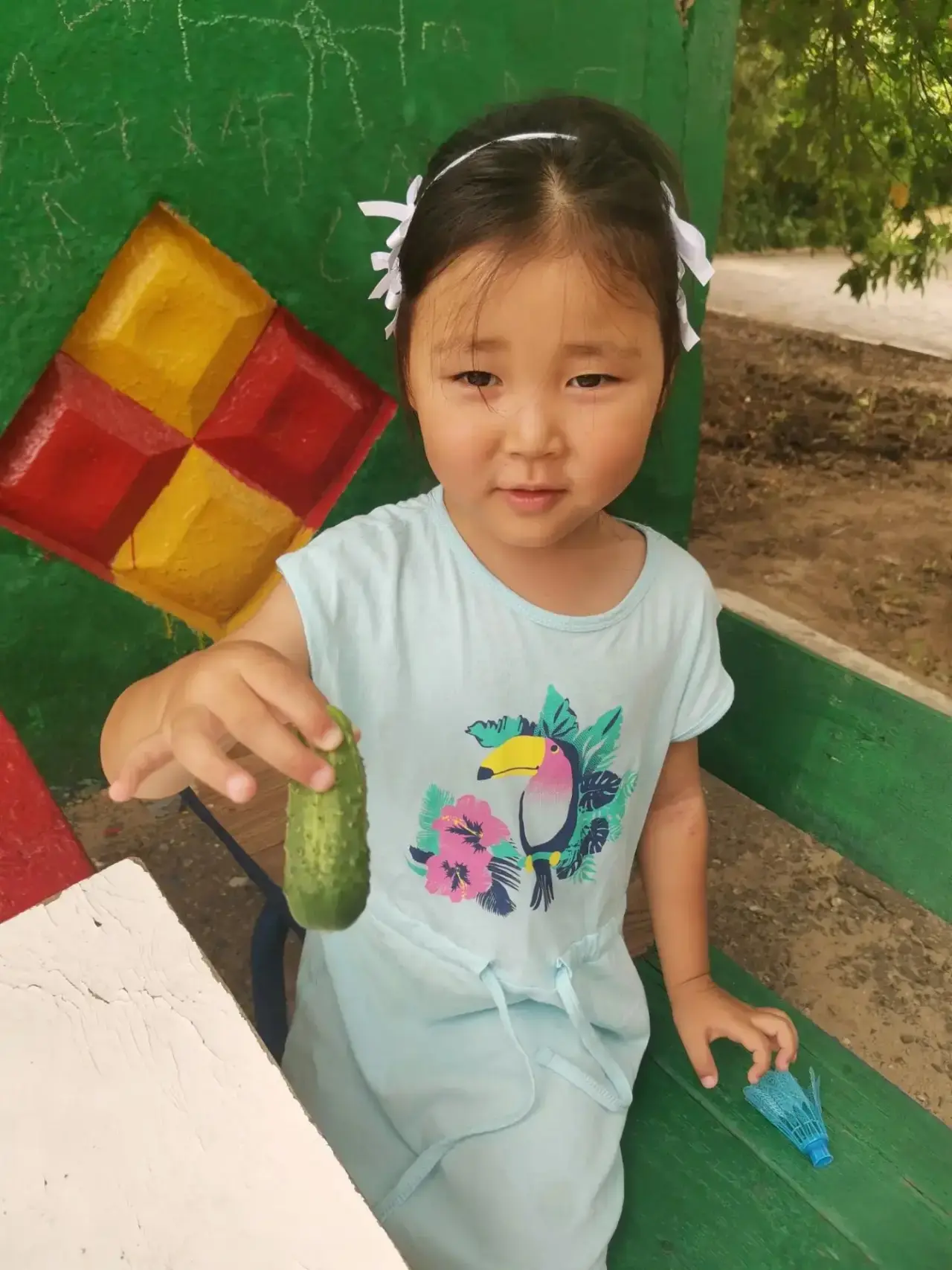 🥒 Ребята старшей группы №9 после выходных собрали урожай на огороде-хрустящие огурчики! 

Каждый ов