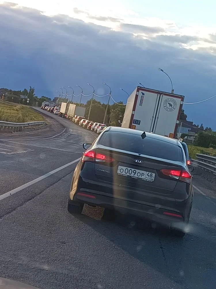 ⚡️Сухая Лубна встала в гигантской пробке из-за ремонта дороги

В Сухой Лубне образовался серьёзный з