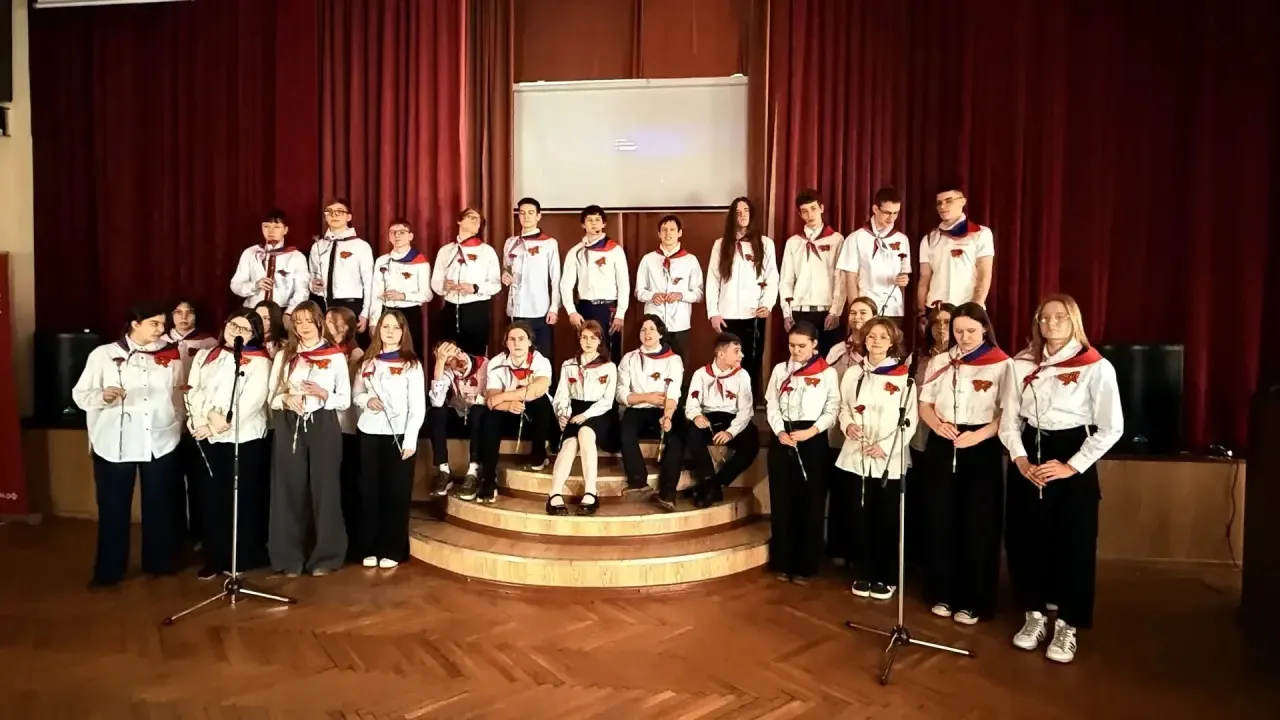 🇷🇺 Память поколений в наших сердцах! ❤️  10А класс стал частью Всероссийской акции «Красная гвоздика