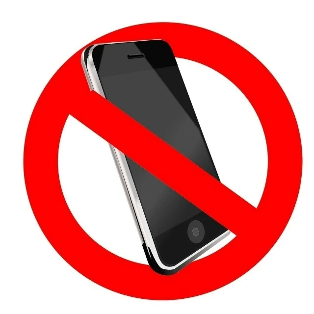📱Отключи телефон и учись спокойно!