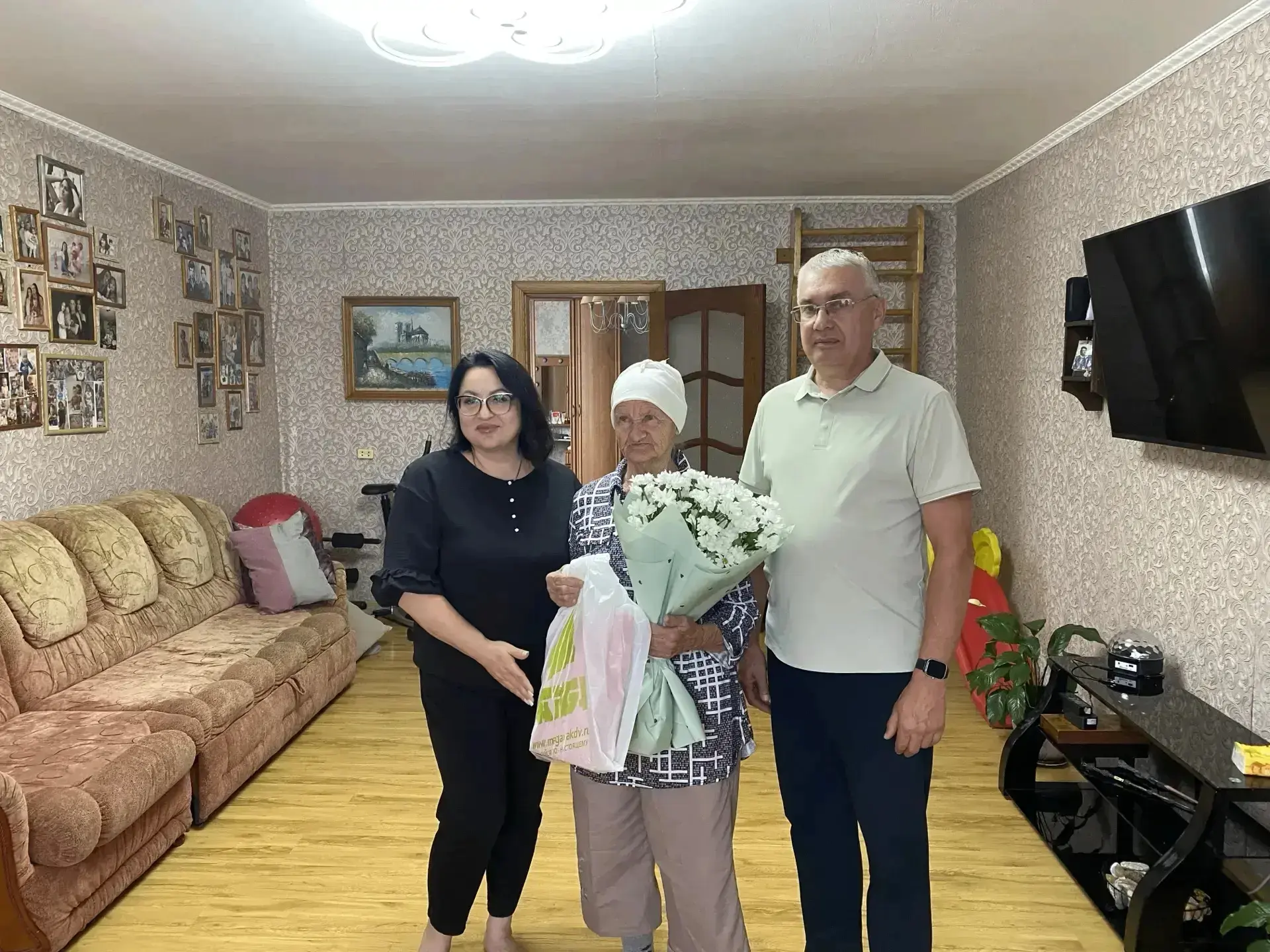 Сегодня заместитель председателя Думы ДГО Евгений Аникин, депутат Думы ДГО Владимир Серых и и. о. за