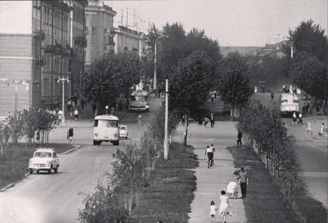 Проспект Мира,зеленый бульвар,1967 год.Фото из архива ГАСО