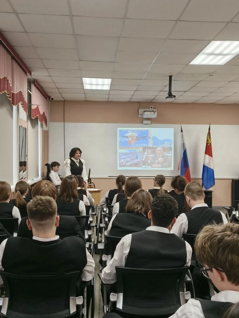 Сегодня в День воссоединения Крыма с Россией в стенах Губернаторского лицея состоялись тематические 