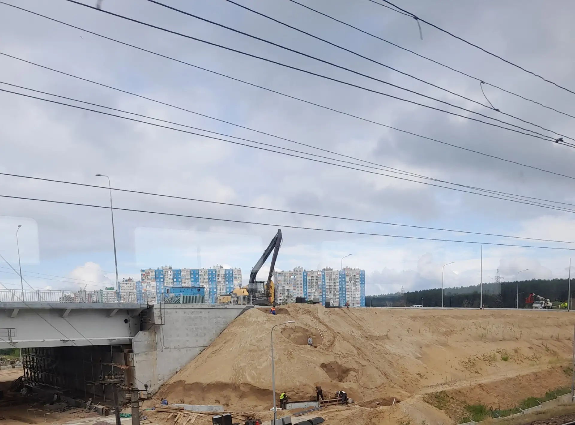 ⚒ Скоро здесь поедут: Западный мост набирает высоту

А вы уже ждете завершения строительства?

Фото: