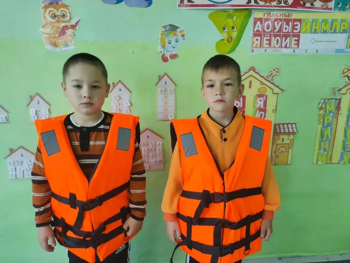 Юные спасатели группы "Солнышко" прошли испытания 🚤🦺  для героев "Спасатели на воде"🌊.