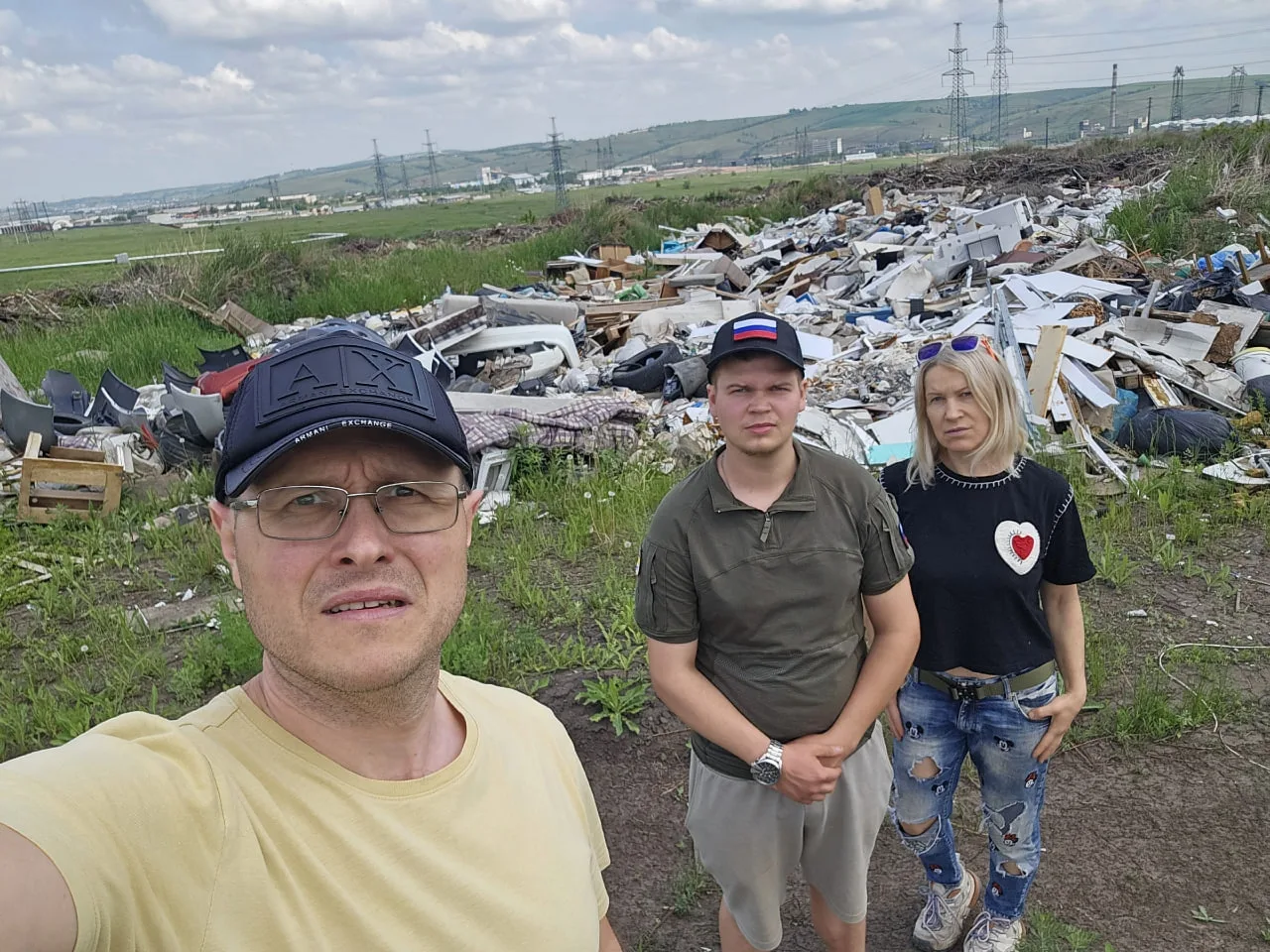 Химический реактор под открытым небом: чем опасна свалка у Солнечного

Огромная куча отходов выросла