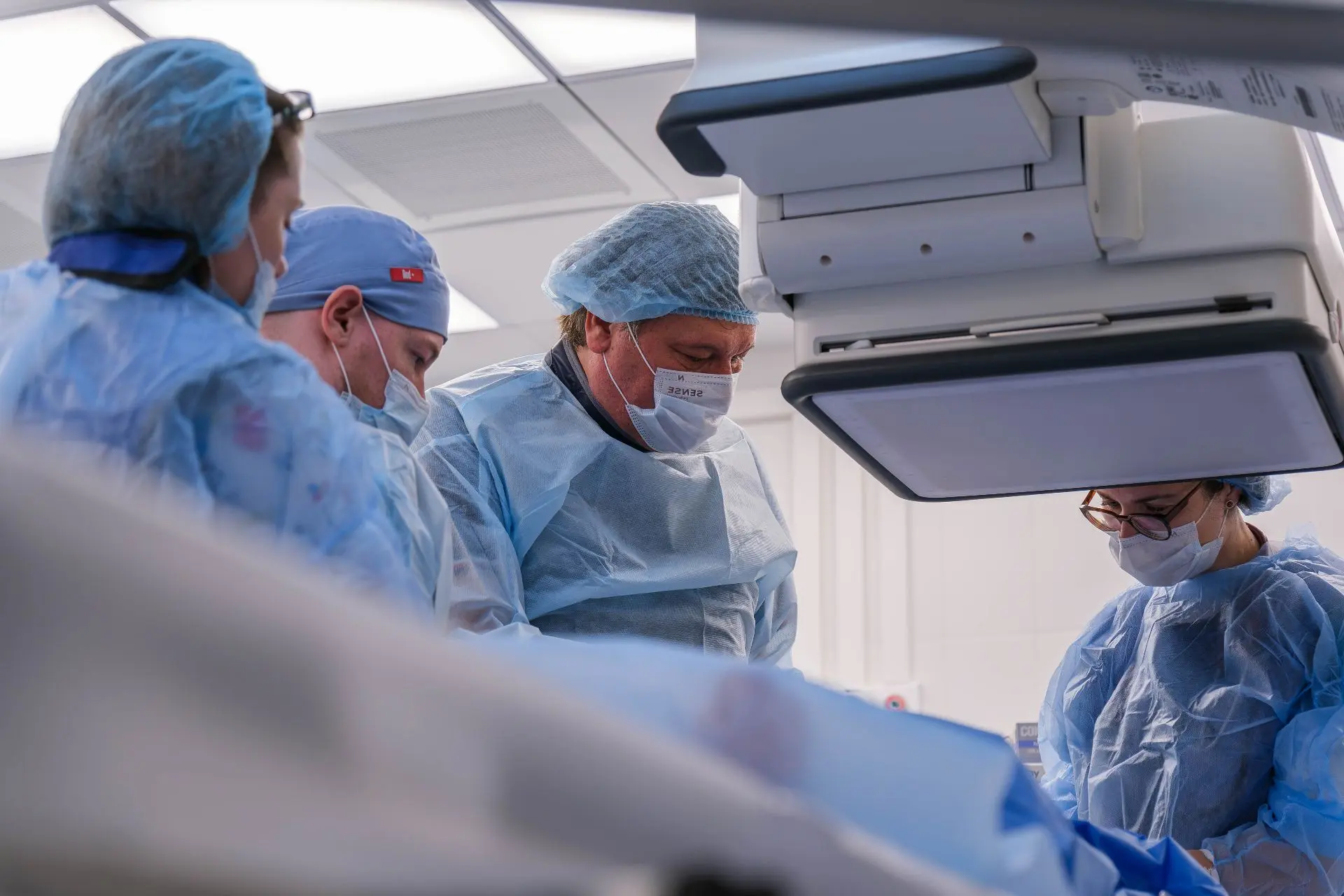 🏥Новые возможности — в новой рентгенохирургической операционной РДКБ!  Наши рентгенохирурги приступи