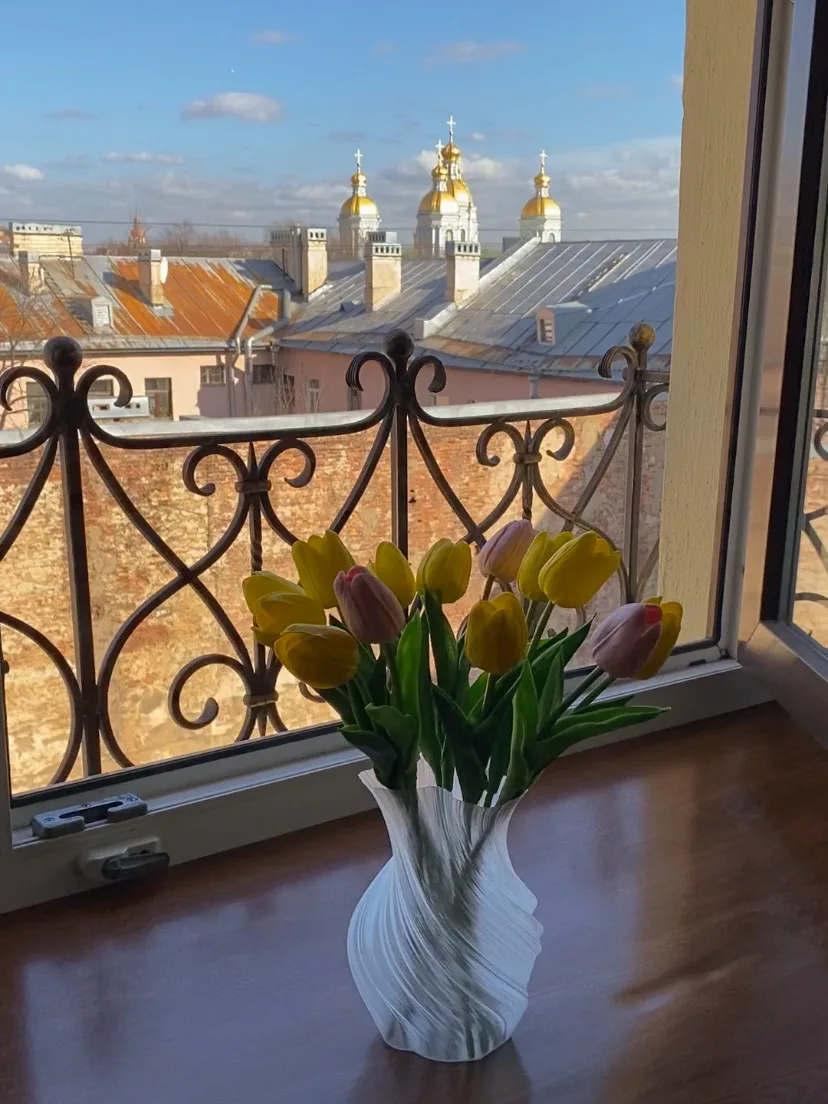 Майские праздники – отличный повод устроить себе путешествие в Петербург 🌸

Светлые вечера, цветущи
