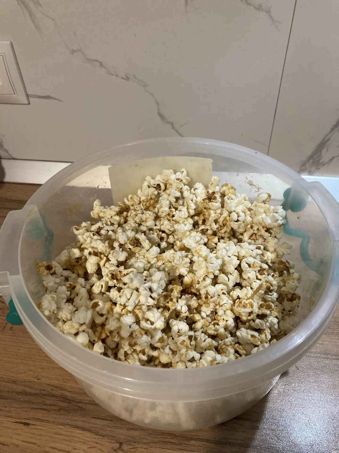Приготовила попкорн с карамелью