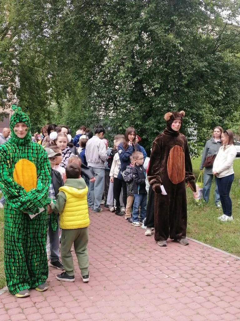 1 июня, в День защиты детей, наши замечательные волонтёры пришли на помощь в Центр помо...